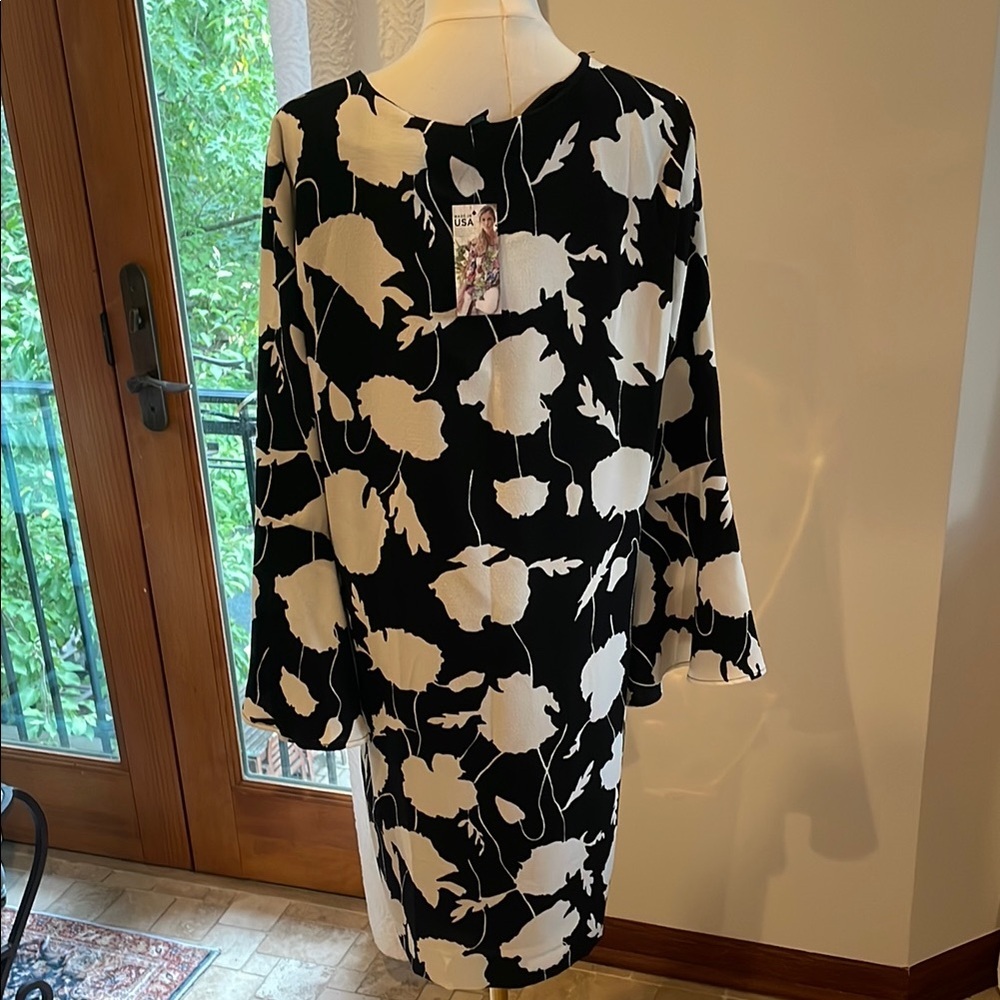NWT Karen Kane Black and White Floral Dress Medium Flounce Sleeve - Picture 7 of 7